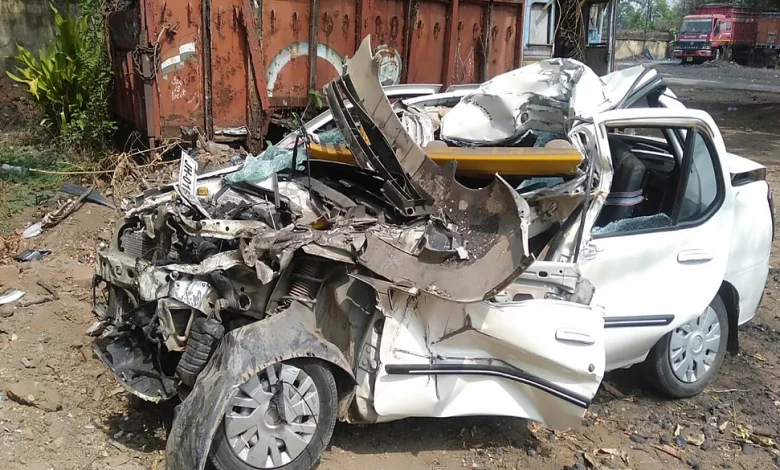 Photo of हरदोई दरगाह जाते हुए युवको की कार का हुआ एक्सीडेंट,5 की मौत