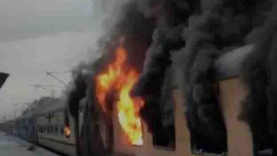 Photo of बिहार-यूपी में ‘अग्निपथ योजना’ को लेकर पूरे दिन होती रही आगजनी, कई ट्रेनों में लगाई गई आग