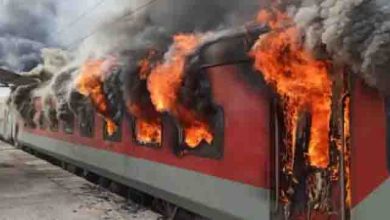 Photo of विक्रमशिला एक्सप्रेस बनी बर्निग ट्रेन,  धूं-धूं  कर जल उठी 23 बोगियां