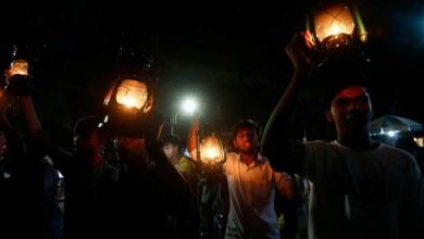 Photo of श्रीलंका के बाद अब बांग्लादेश में आर्थिक तंगी,सड़क पर उतरे आग-बबूला लोग