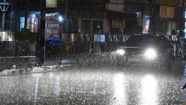 Photo of UP: कई जिलों में आज बारिश के आसार, वेस्ट यूपी में गिर सकते हैं ओले