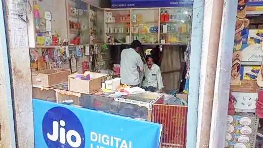 Photo of बाजार खाला में चोर ने लगाई मोबाइल शॉप में सेंध