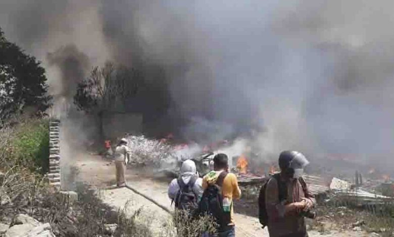 Photo of गाजियाबाद में लगी भीषण आग गौशाला में 50 से ज्यादा गायें जिन्दा जलीं, मचा हड़कंप