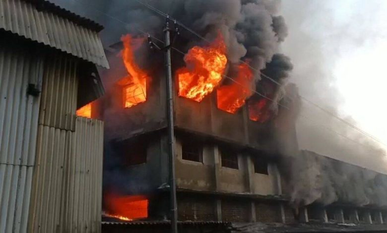 Photo of आलमबाग: कारखाने में लगी आग दो घंटे की मशक्कत के बाद आग पर पाया काबू
