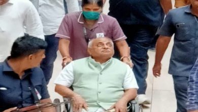 Photo of तिरंगा यात्रा में मवेशियों का झुंड घुसा, गुजरात के पूर्व उपमुख्यमंत्री नितिन पटेल घायल
