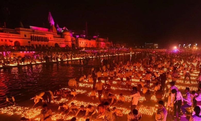 Photo of प्रभु श्रीराम की नगरी में ‘फिर बनेगा गिनीज बुक ऑफ वर्ल्ड रिकॉर्ड’ दीपोत्सव पर 18 लाख से अधिक दीयों से रोशन होगी राम की पैड़ी