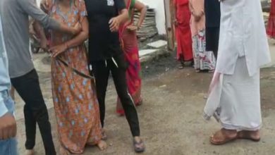 Photo of इंदौर में नल-जल योजना के नाम पर वसूली का मामला,सरपंच समर्थकों ने पति-पत्नी को पीटा