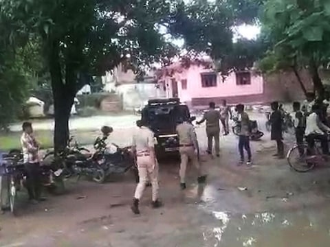 Photo of कुशीनगर: कोचिंग जा रही छात्रा पर बाइक सवार बदमाशों ने ब्लेड से किया हमला