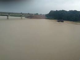 Photo of गोरखपुर में तेज बारिश के बाद रोहिन नदी उफान पर, तीसरी बार पहुंची खतरे के निशान पर