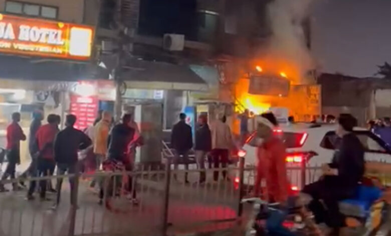 Photo of लखनऊ के बेस्ट बिरयानी रेस्टोरेंट में लगी भीषण आग, एक ग्राहक की जलकर मौत, दो कर्मचारी झुलसे