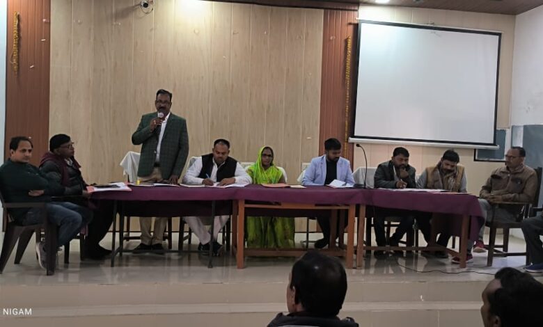 Photo of कदौरा/जालौन कस्बे में स्थित विकास खंड के सभागार में क्षेत्र पंचायत सदस्यों की बैठक की गई जिसकी अध्यक्षता ब्लॉक प्रमुख लक्ष्मी देवी ने की