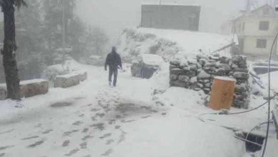 Photo of उत्तराखंड में फिर बदला मौसम का मिजाज, देहरादून में झमाझम बारिश, चोटियों पर बर्फबारी