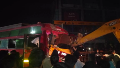 Photo of रायपुर में देर रात बड़ा हादसा, डिवाइडर से टकराई बरतियों से भारी बस, इतने जख्मी