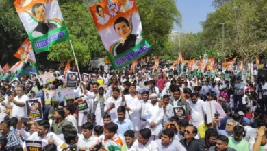 Photo of दिल्ली के जंतर मंतर पर राहुल गांधी के समर्थकों का जारी विरोध प्रदर्शन