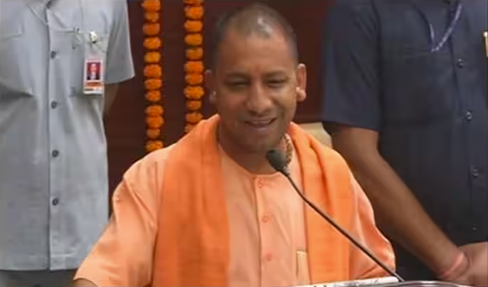 Photo of यूपी सरकार स्टेट टॉपर्स को लखनऊ, डिस्ट्रिक्ट टॉपर को जनपद में करेगी सम्मानित, रिजल्ट पर सीएम योगी की बधाई
