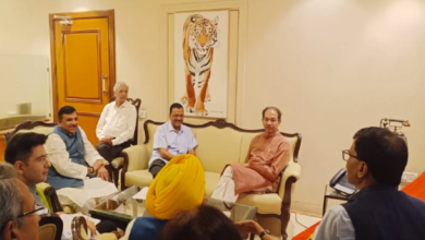 Photo of अरविंद केजरीवाल ने उद्धव ठाकरे से की मुलाकात, अध्यादेश के खिलाफ की समर्थन की मांग