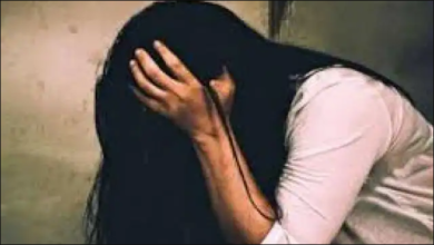 Photo of लखनऊ में विभूतिखंड में ट्रैफिक सिग्नल पर युवक ने युवती का हाथ पकड़कर की छेड़छाड़, मामला दर्ज