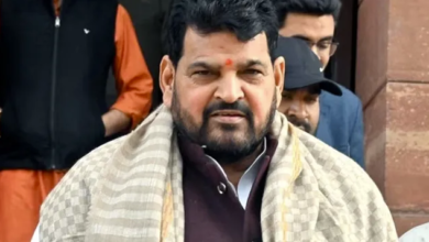 Photo of पहलवान संगीता फोगाट को लेकर बृजभूषण सिंह के घर पहुंची दिल्ली पुलिस