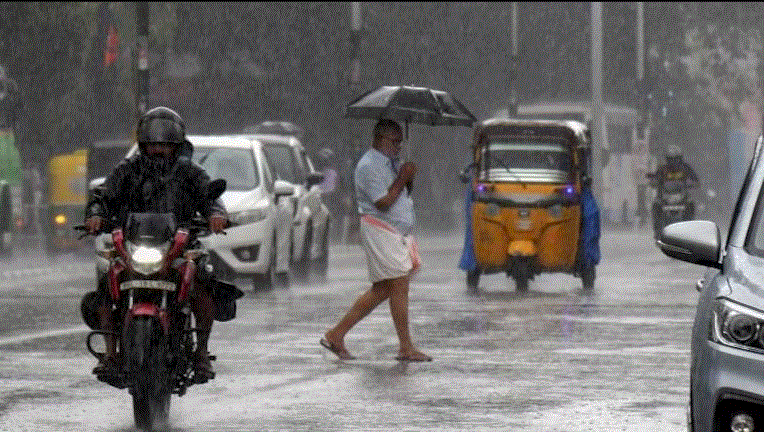 Photo of मानसून की बारिश से पहाड़ी और मैदानी इलाकों में लोगों की बढ़ी मुश्किलें, IMD ने येलो अलर्ट किया जारी