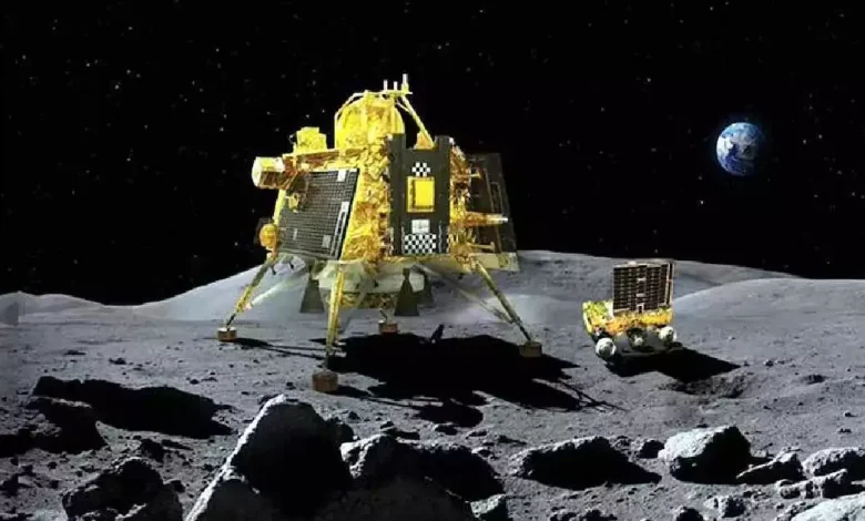 Photo of चंद्रयान-3 के चंद्रमा पर उतरने की प्रक्रिया का लाइव टेलीकास्ट देखेंगे छात्र, पहली बार शाम को विशेष रूप से एक घंटे के लिए खुलेंगे स्कूल