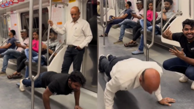 Photo of मेट्रो के अंदर अंकल ने धमाधम लगाए पुशअप, देखकर लोग हुए हैरान…