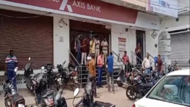 Photo of ऐक्सिस बैंक में दिनदहाड़े 7 करोड़ रुपये की लूट, मैनेजर पर चाकू से किया हमला