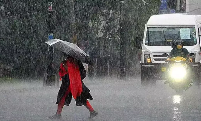 Photo of यूपी की राजधानी लखनऊ समेत कई जिलों में तेज बारिश का कहर, स्कूलों में अवकाश घोषित