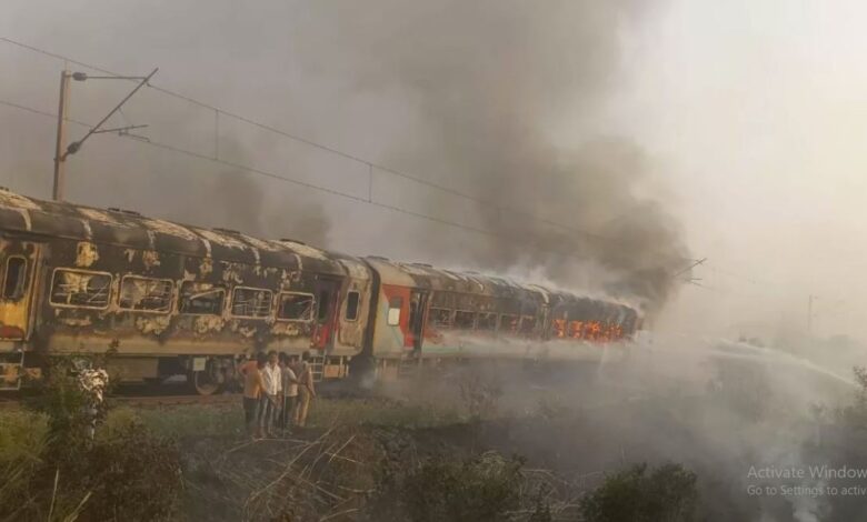 Photo of बड़ी खबर: आगरा के पास पातालकोट एक्सप्रेस के दो जनरल कोच में लगी भीषण आग