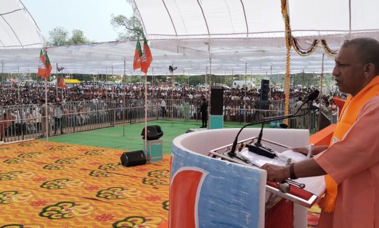 Photo of कांग्रेस अकबर को महान मानती है, भाजपा महाराणा प्रताप कोः सीएम योगी