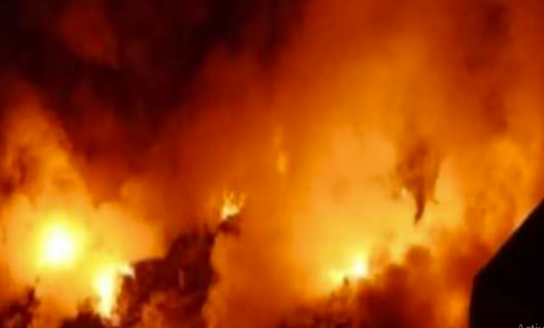 Photo of अम्बेडकरनगर के टेंट हाउस में लगी भीषण आग, दो लोगों की जलकर हुई मौत