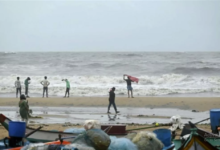 Photo of आंध्र प्रदेश से आज टकरा सकता है चक्रवात मिचौंग, चेन्नई में तूफान से आठ लोगों की मौत, 200 से अधिक ट्रेनें रद्द