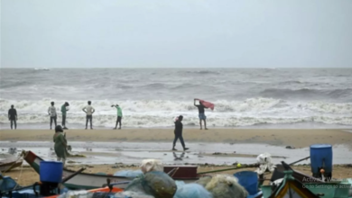 Photo of आंध्र प्रदेश से आज टकरा सकता है चक्रवात मिचौंग, चेन्नई में तूफान से आठ लोगों की मौत, 200 से अधिक ट्रेनें रद्द