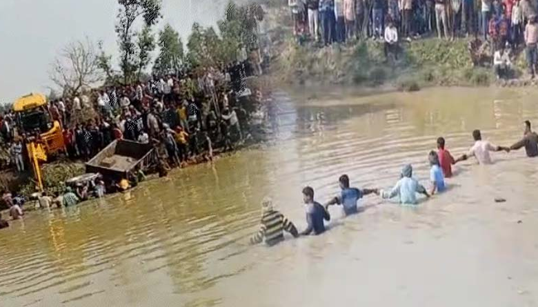 Photo of यूपी के कासगंज में बड़ा हादसा, तालाब में पलटी श्रद्धालुओं से भरी ट्रैक्टर ट्रॉली, 15 लोगों की मौत