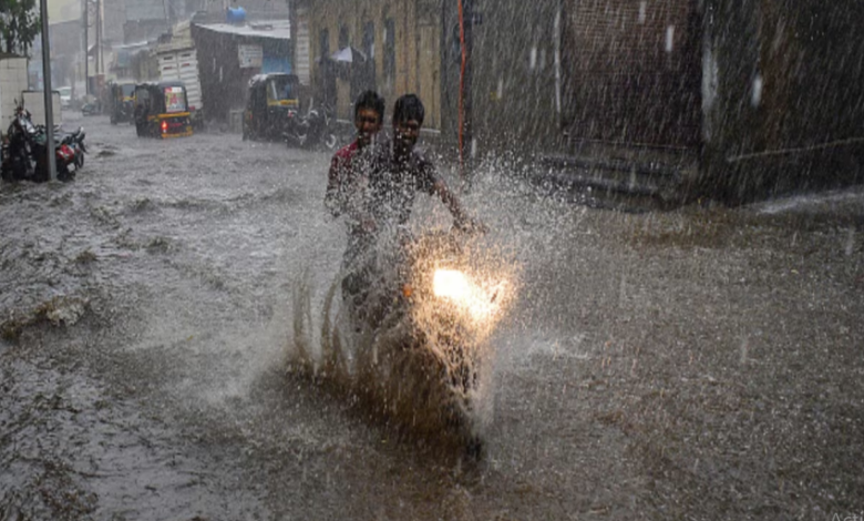 Photo of यूपी में फिर बदलेगा मौसम का मिजाज, आज तेज हवाओं के साथ बारिश संभावना