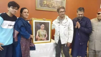 Photo of सुहानी भटनागर के माता-पिता से मिले अमीर खान, तस्वीर आई सामने…