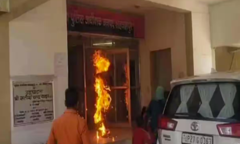 Photo of यूपी में SP दफ्तर में युवक ने खुद को लगाई आग, हालत गंभीर