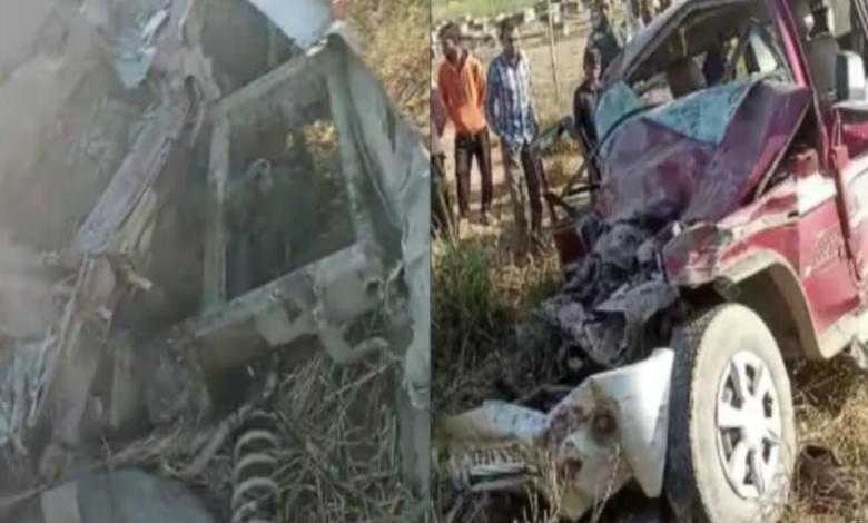 Photo of शाहजहांपुर में कंटेनर से बारातियों की कार हुई भिड़ंत, तीन लोगों की मौत, चार जख्मी