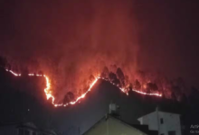 Photo of उत्तराखंड में जंगल की आग से अस्पताल का ऑक्सीजन प्लांट भी जला, बुझाने को हेलीकॉप्टर की मदद