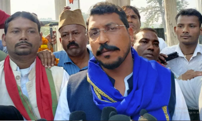 Photo of यूपी: चंद्रशेखर आजाद ने लगाया EVM खराब होने का आरोप, चुनाव अधिकारी ने बताया पूरा सच