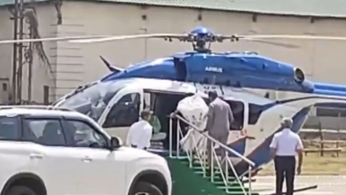 Photo of ममता बनर्जी फिर हुईं चोटिल, दुर्गापुर में हेलीकॉप्टर में चढ़ते वक्त लड़खड़ाकर गिरीं, देंखे वीडियो…