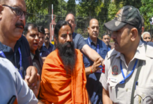 Photo of यूपी: योग गुरु बाबा रामदेव को SC से फिर लगाई फटकार, पढ़ें पूरी खबर…