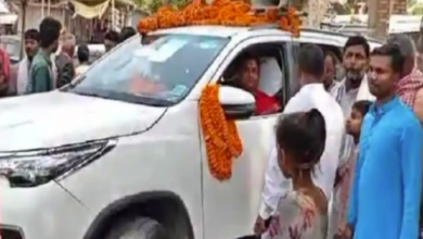 Photo of वैशाली में LJPR कैंडिडेट वीणा देवी का विरोध, भड़के ग्रामीणों ने गाड़ी से उतरने तक नहीं दिया