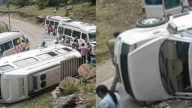 Photo of चारधाम यात्रा पर आए गुजरात के 18 तीर्थयात्रियों का वाहन दुर्घटनाग्रस्त, हाईवे के पास हुए ब्रेक फेल