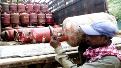 Photo of LPG सिलेंडर की कीमतों में बदलाव, इतने रुपये की हुई कटौती