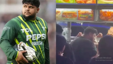 Photo of न्यूयॉर्क में दबाकर फास्‍ट फूड खाते दिखे आजम खान, पाकिस्तानी फैंस ने निकाली भड़ास, वीडियो वायरल