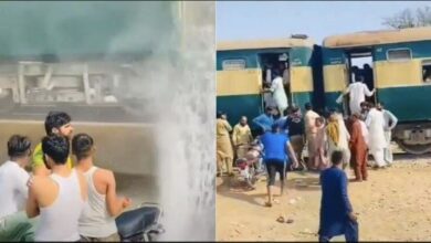 Photo of पाकिस्तान में चलती ट्रेन पर पानी फेंक रहे थे लड़के, पकड़े जाने पर यात्रियों ने किया ये हाल