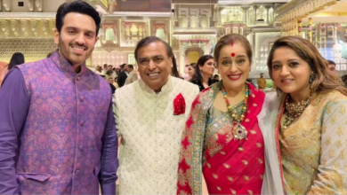Photo of अनंत-राधिका की वेडिंग में पूनम सिन्हा संग पहुंचे बेटे लव-कुश, शत्रुघ्न सिन्हा नहीं हुए शामिल