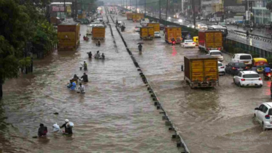 Photo of दिल्ली-NCR में बारिश के बाद सड़कों पर जलभराव, वाहनों की रफ्तार हुई धीमी, ट्रैफिक एडवाइजरी जारी