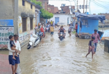 Photo of लगातार बारिश होने से मलंगा नाले में उफान,करई बांध के ओवरफ्लो होने से कोंच नगर के घरों में घुसा पानी