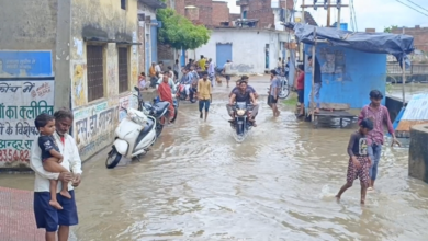 Photo of लगातार बारिश होने से मलंगा नाले में उफान,करई बांध के ओवरफ्लो होने से कोंच नगर के घरों में घुसा पानी